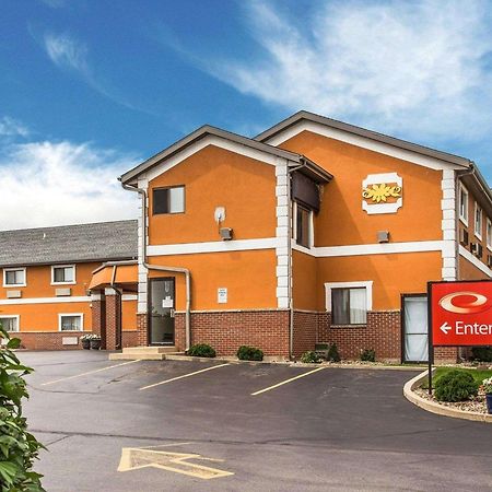 Econo Lodge Cedar Rapids Bagian luar foto