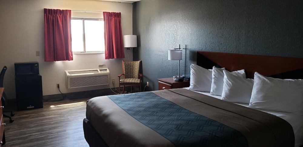 Econo Lodge Cedar Rapids Bagian luar foto