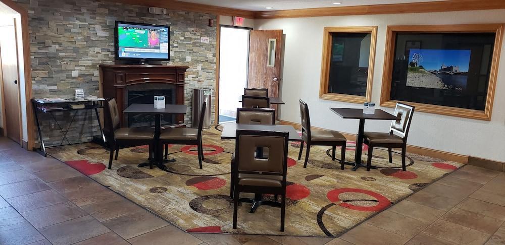 Econo Lodge Cedar Rapids Bagian luar foto