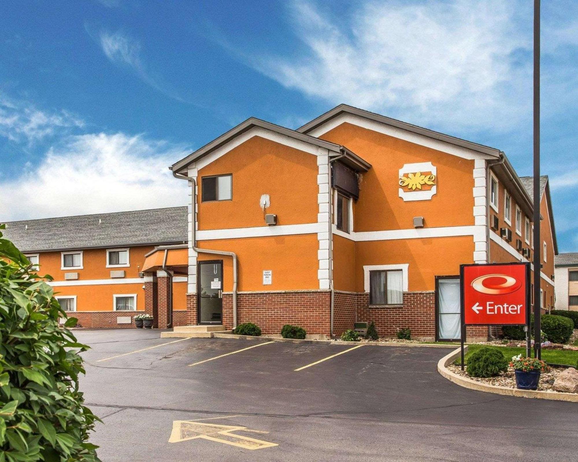 Econo Lodge Cedar Rapids Bagian luar foto