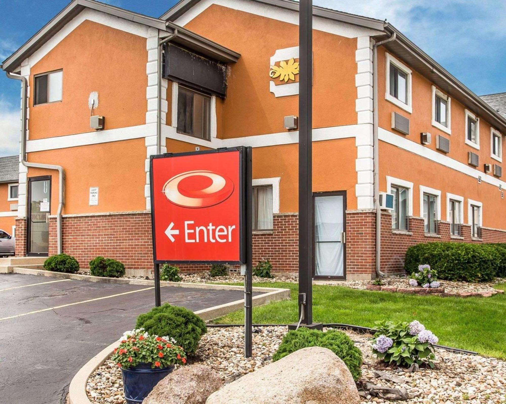 Econo Lodge Cedar Rapids Bagian luar foto