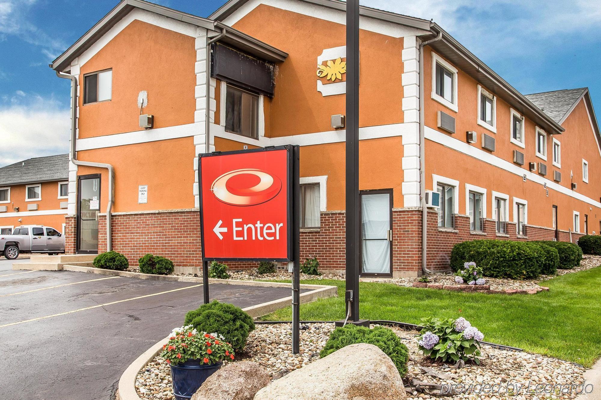 Econo Lodge Cedar Rapids Bagian luar foto