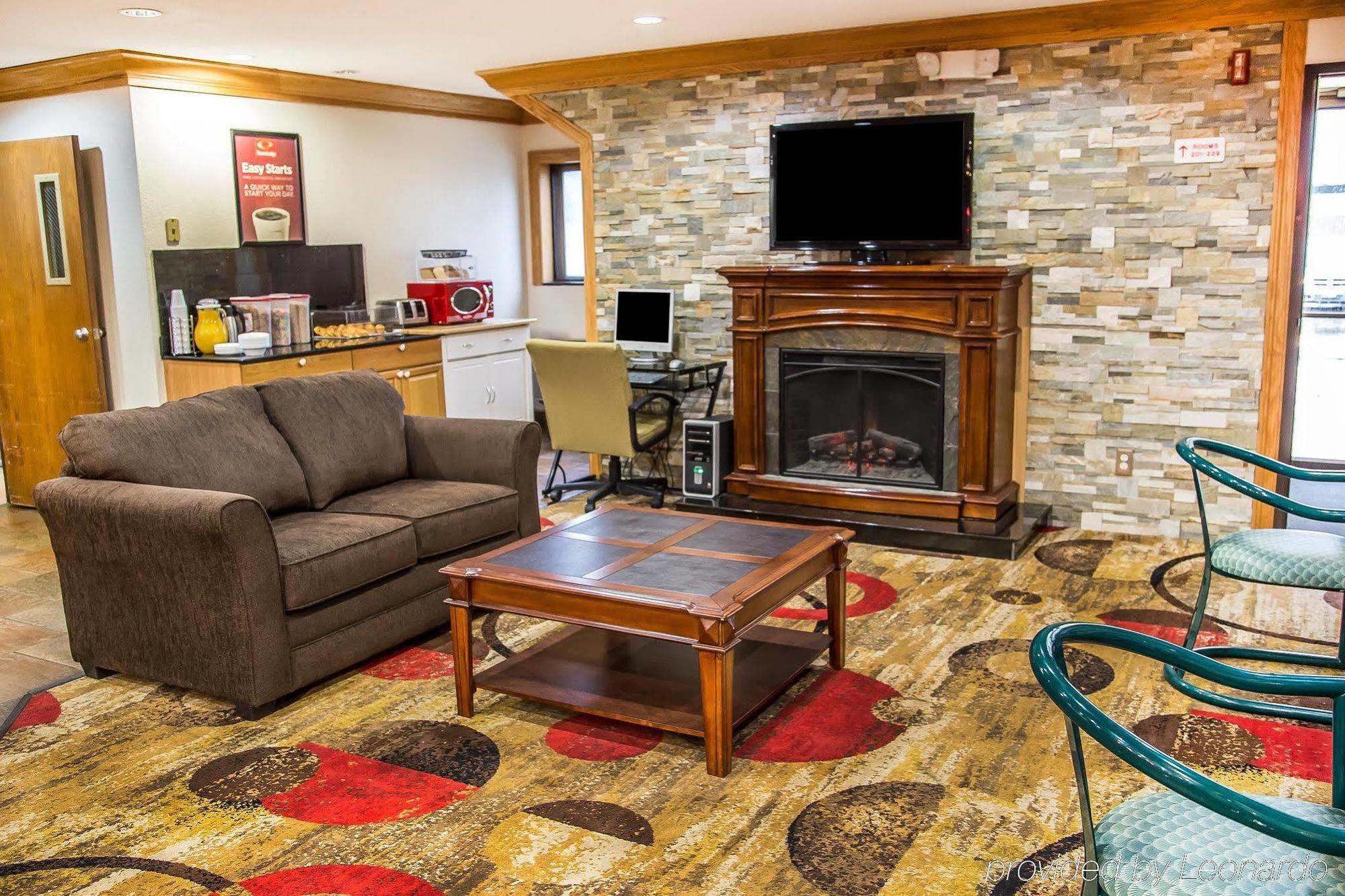 Econo Lodge Cedar Rapids Bagian luar foto