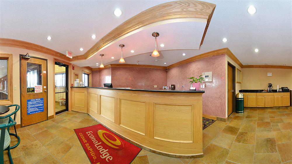 Econo Lodge Cedar Rapids Bagian luar foto